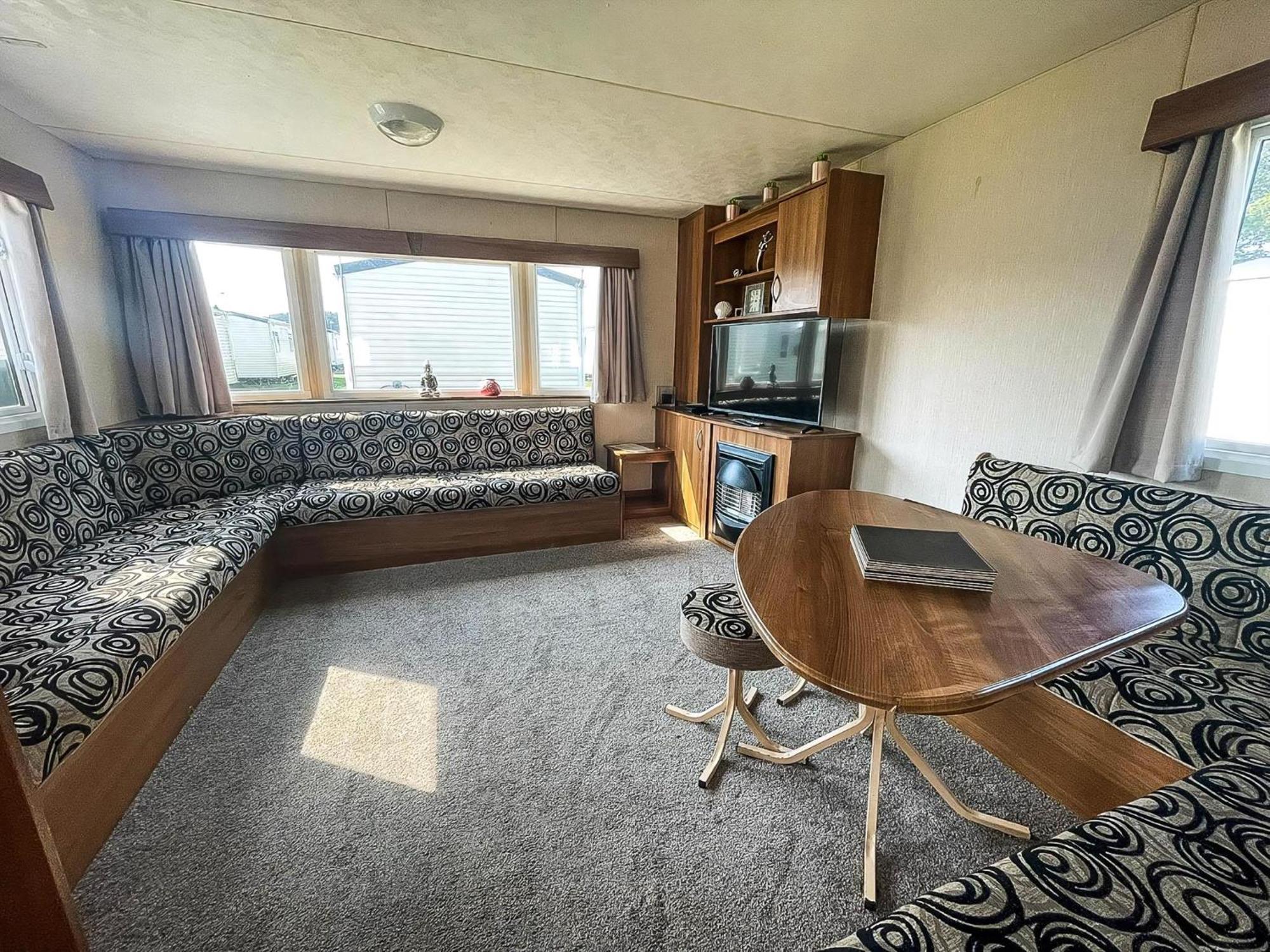 8 Berth Caravan With Decking At Sunnydale In Lincolnshire Ref 35087S Louth  Exteriör bild