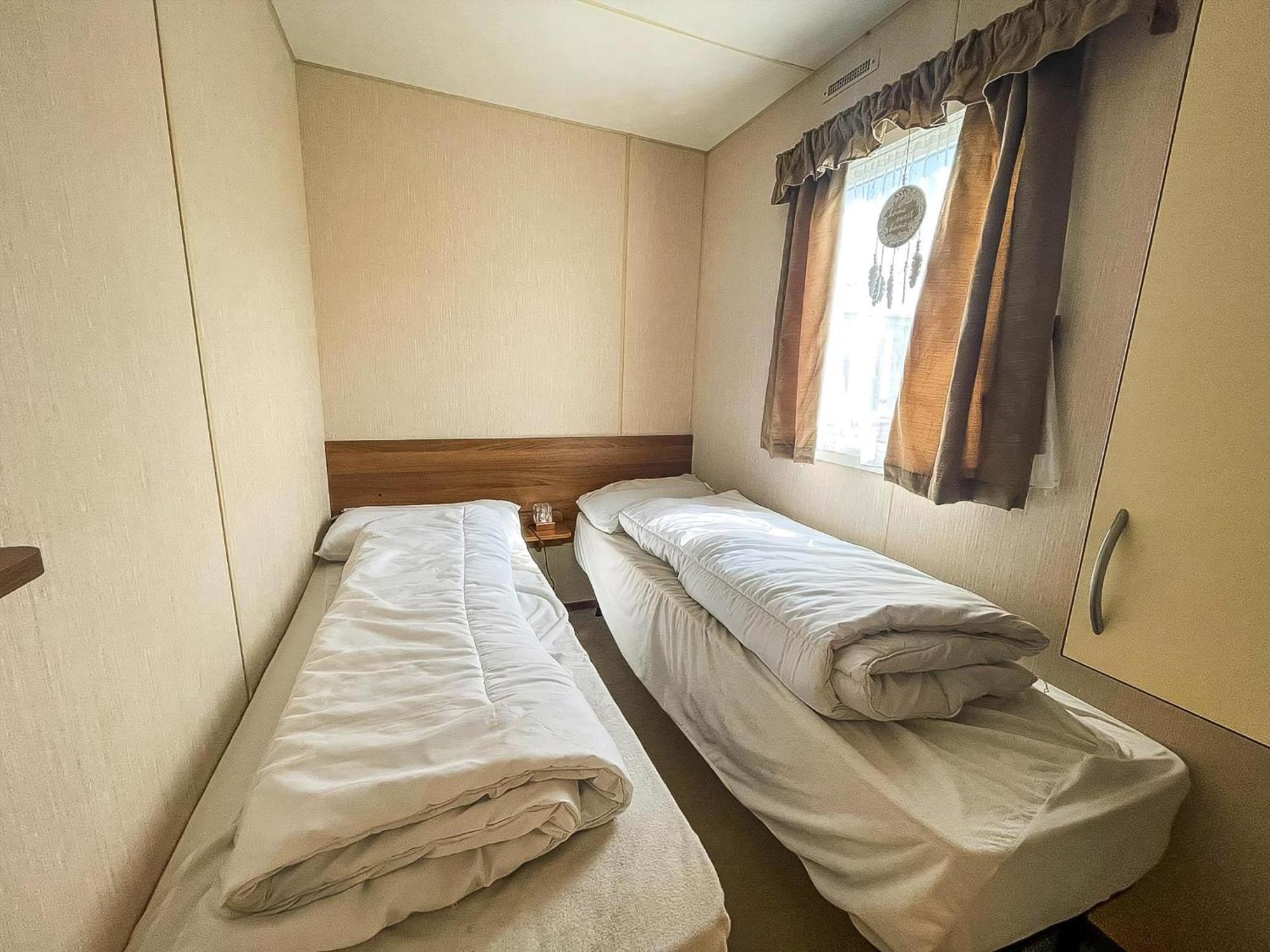 8 Berth Caravan With Decking At Sunnydale In Lincolnshire Ref 35087S Louth  Exteriör bild