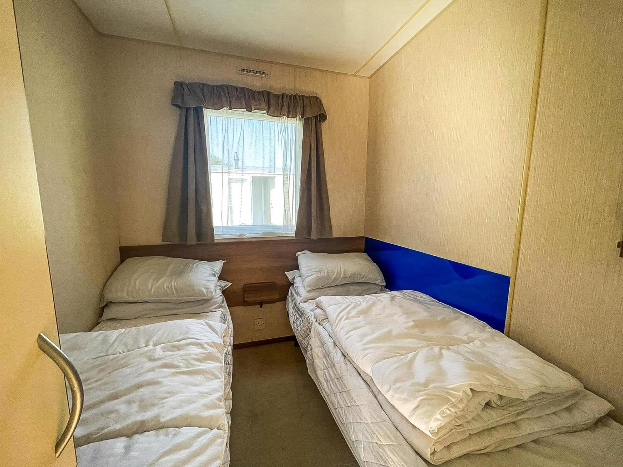 8 Berth Caravan With Decking At Sunnydale In Lincolnshire Ref 35087S Louth  Exteriör bild