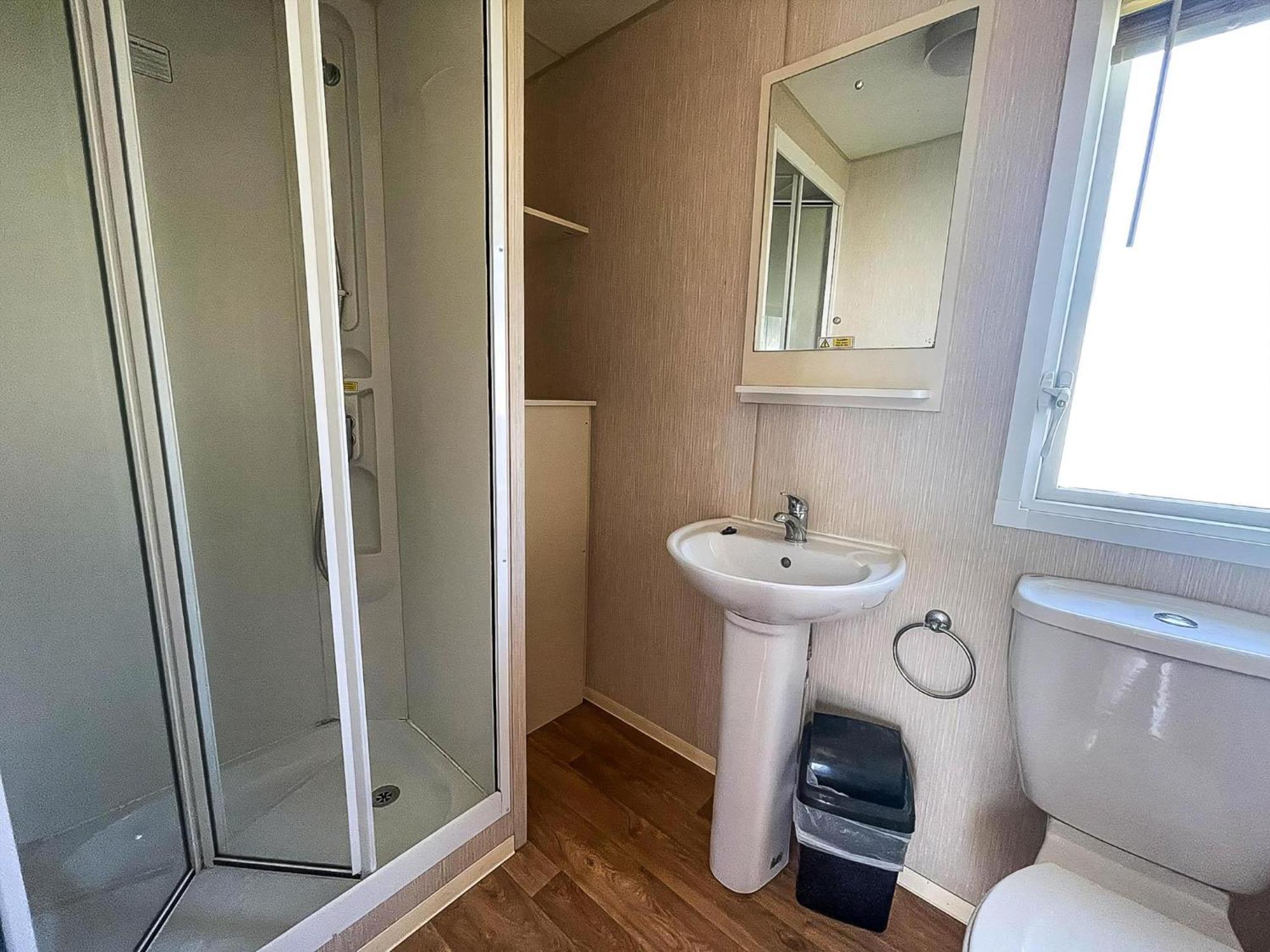 8 Berth Caravan With Decking At Sunnydale In Lincolnshire Ref 35087S Louth  Exteriör bild
