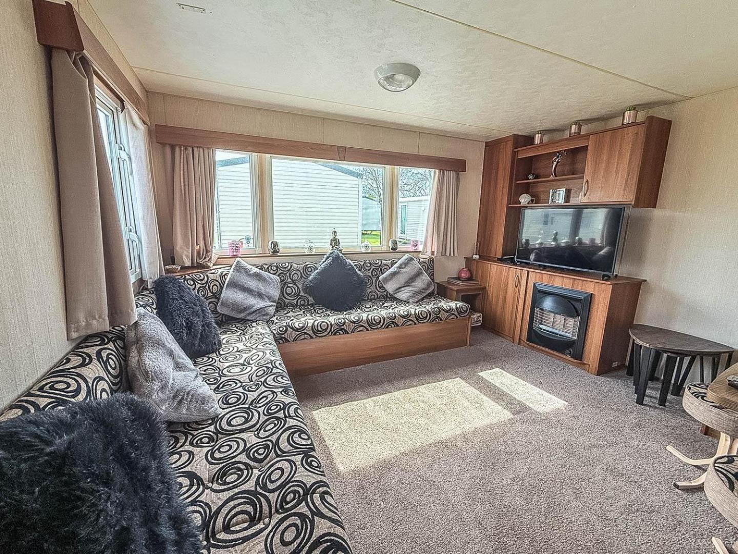 8 Berth Caravan With Decking At Sunnydale In Lincolnshire Ref 35087S Louth  Exteriör bild