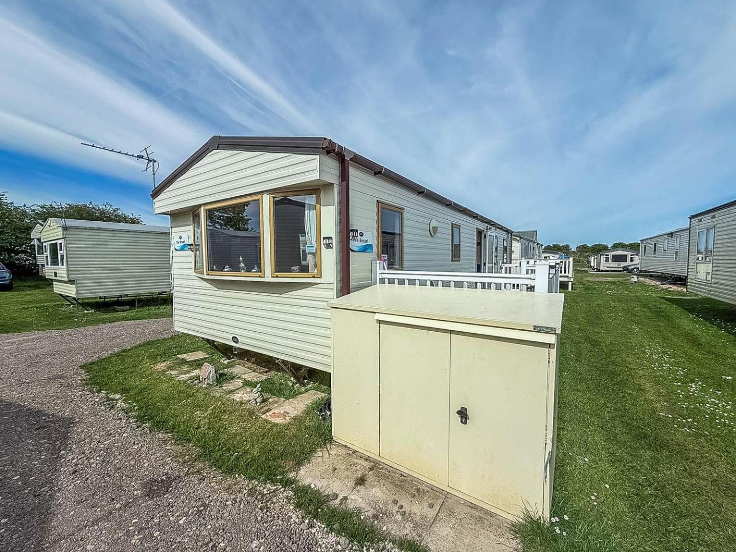 8 Berth Caravan With Decking At Sunnydale In Lincolnshire Ref 35087S Louth  Exteriör bild