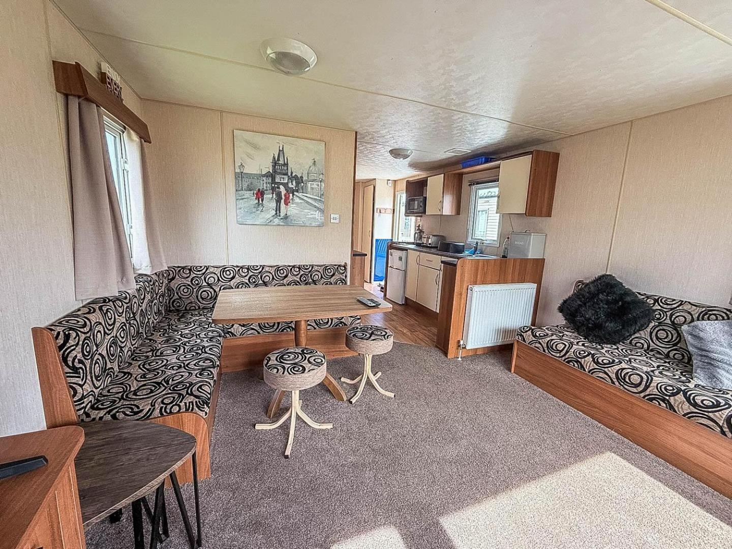 8 Berth Caravan With Decking At Sunnydale In Lincolnshire Ref 35087S Louth  Exteriör bild