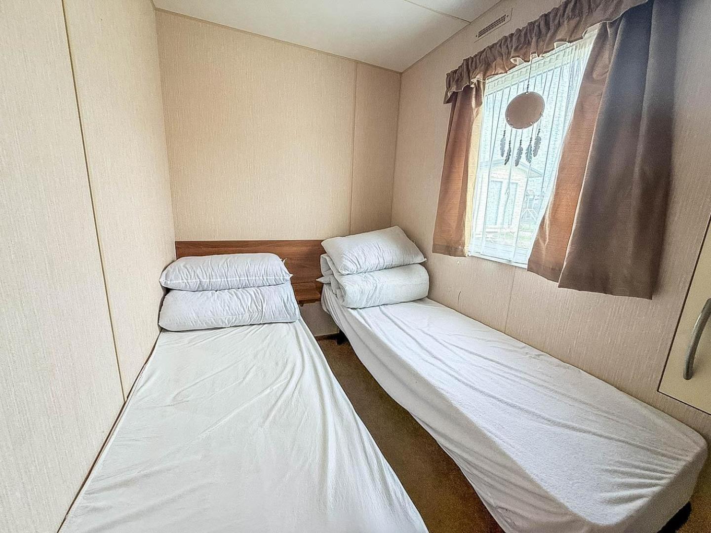 8 Berth Caravan With Decking At Sunnydale In Lincolnshire Ref 35087S Louth  Exteriör bild