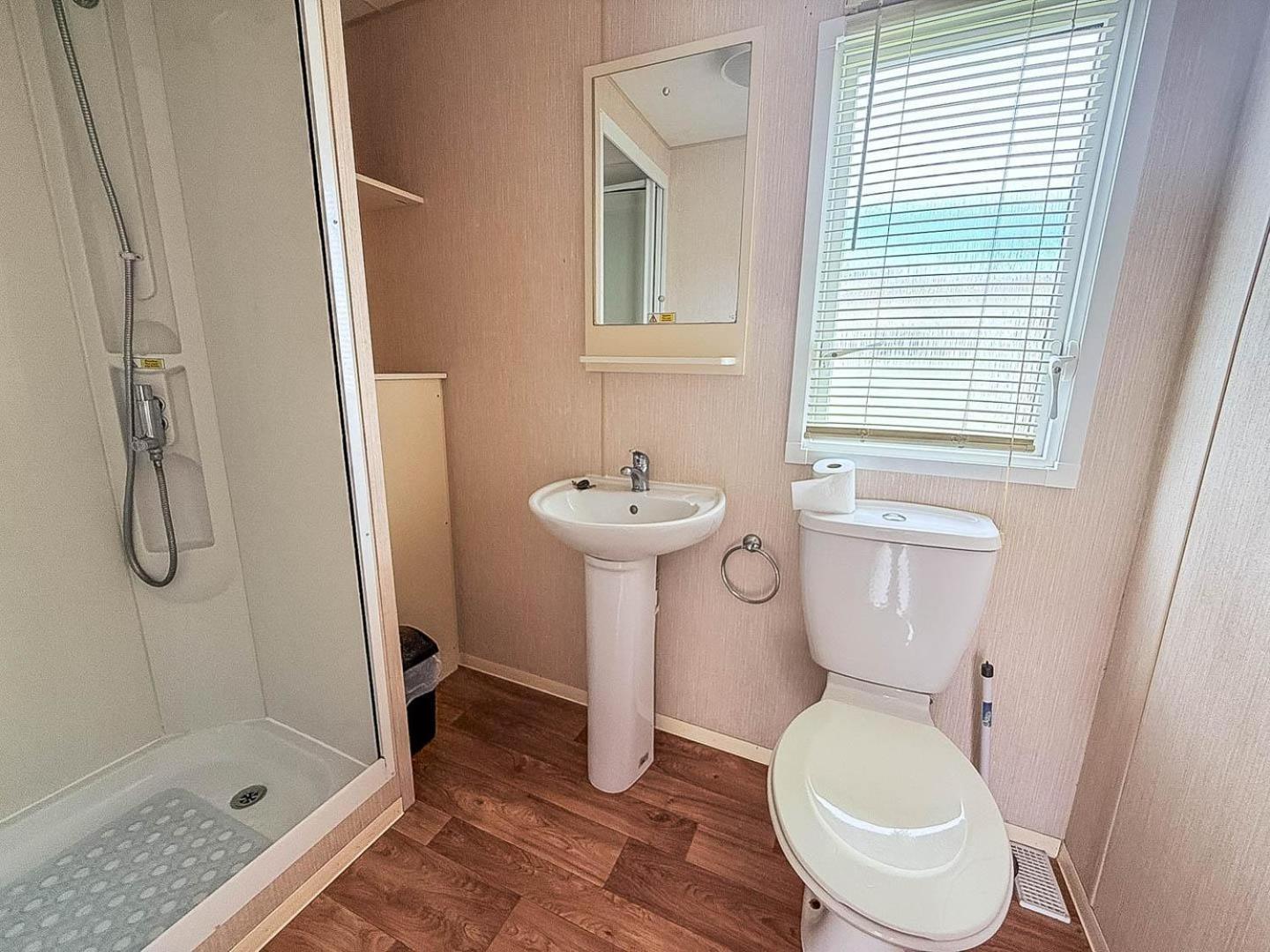 8 Berth Caravan With Decking At Sunnydale In Lincolnshire Ref 35087S Louth  Exteriör bild