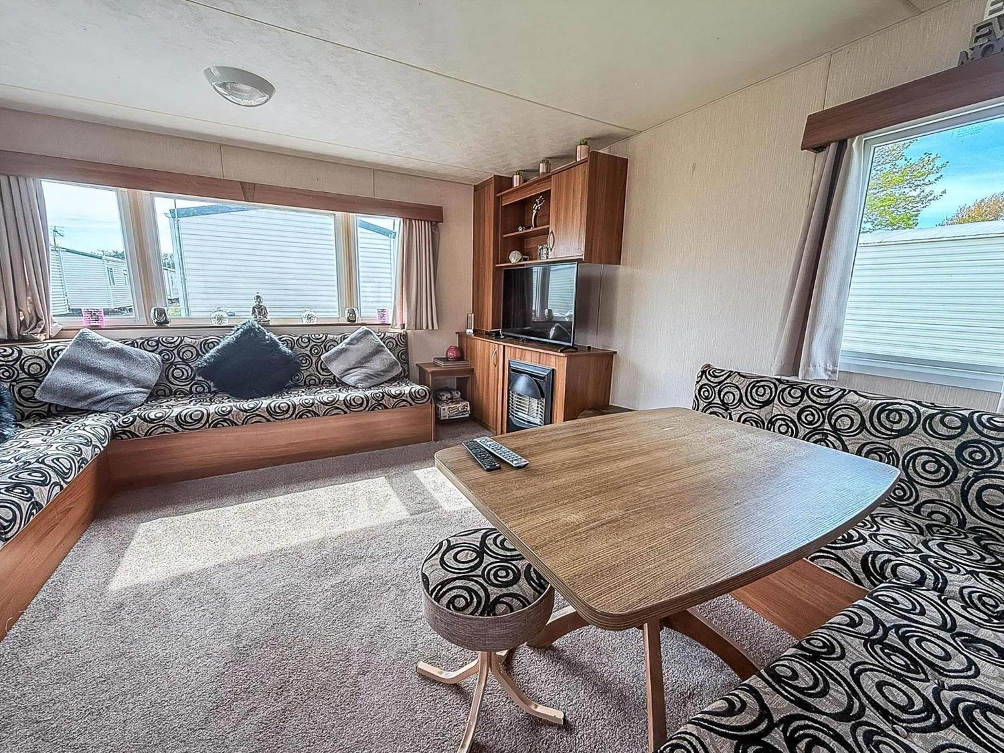 8 Berth Caravan With Decking At Sunnydale In Lincolnshire Ref 35087S Louth  Exteriör bild
